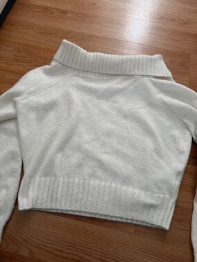 Hollister Off-Shoulder Cream Ribbed Collar Sweater